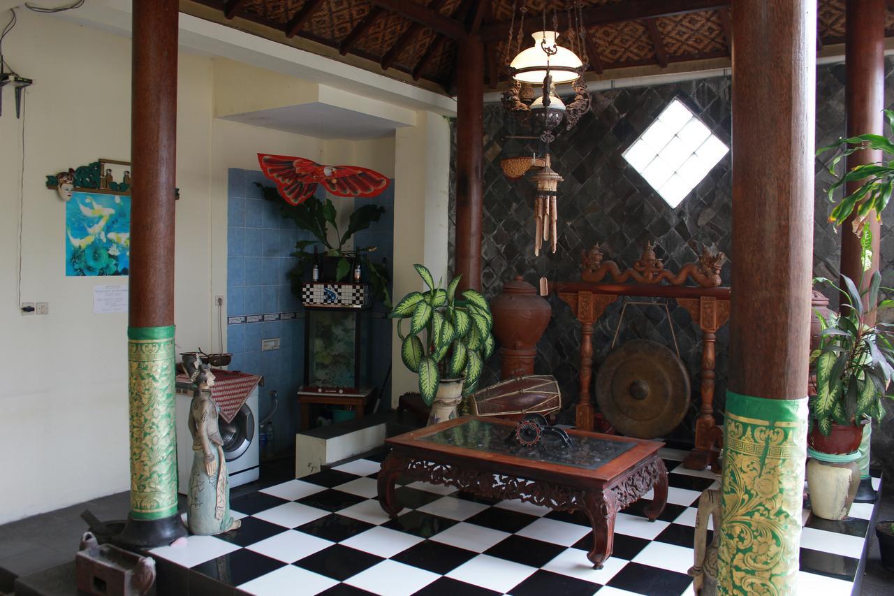 La Javanaise Home Stay Malioboro ยอกยาการ์ตา ภายนอก รูปภาพ
